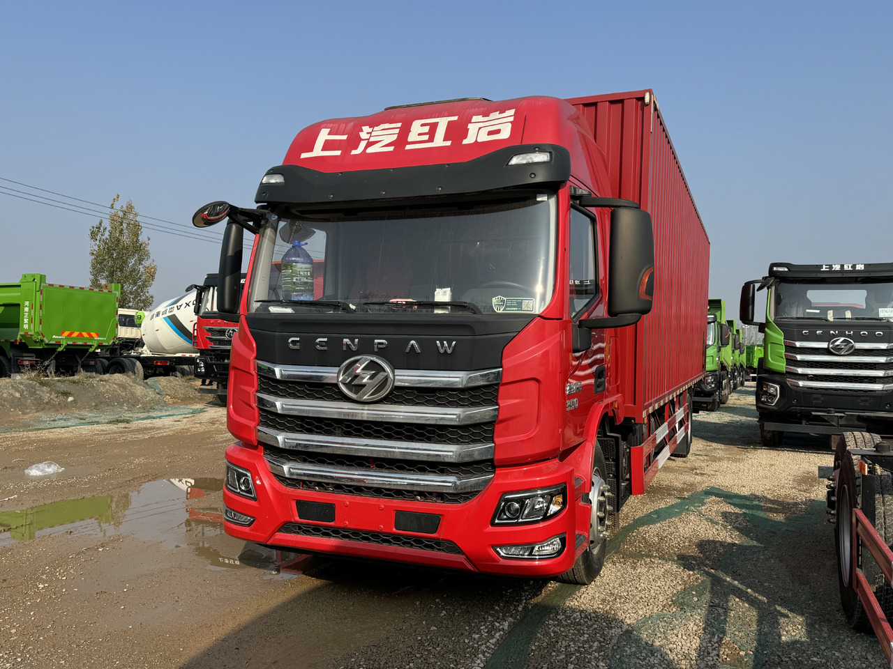 HONGYAN HEAVY TRUCK - Camión caja cerrada: foto 2 HONGYAN HEAVY TRUCK - Camión caja cerrada: foto 2