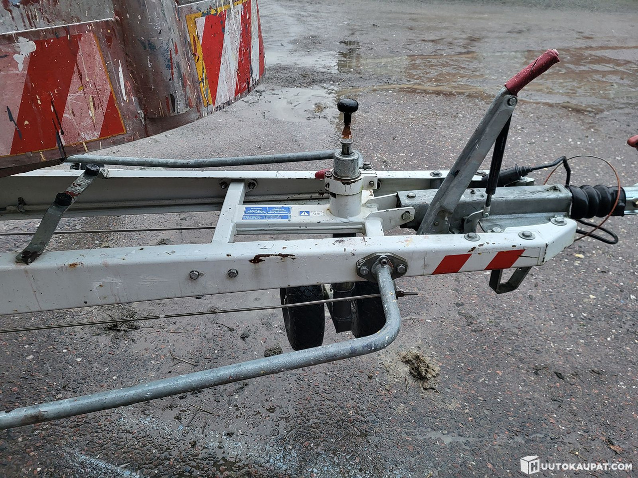 Dino 95T, Loimaa - Plataforma elevadora remolcable: foto 3 Dino 95T, Loimaa - Plataforma elevadora remolcable: foto 3