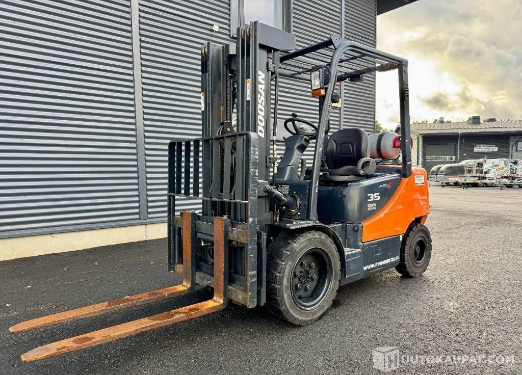 Doosan G 35 C-5, 2009, 3 870 h Kaasutrukki, Lieto - Carretilla elevadora de gas: foto 1 Doosan G 35 C-5, 2009, 3 870 h Kaasutrukki, Lieto - Carretilla elevadora de gas: foto 1