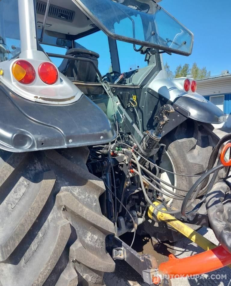Valtra M 120 E, VAIN 2932 h, Okraspecial, 2004, Kokkola - Maquinaria agrícola: foto 5 Valtra M 120 E, VAIN 2932 h, Okraspecial, 2004, Kokkola - Maquinaria agrícola: foto 5
