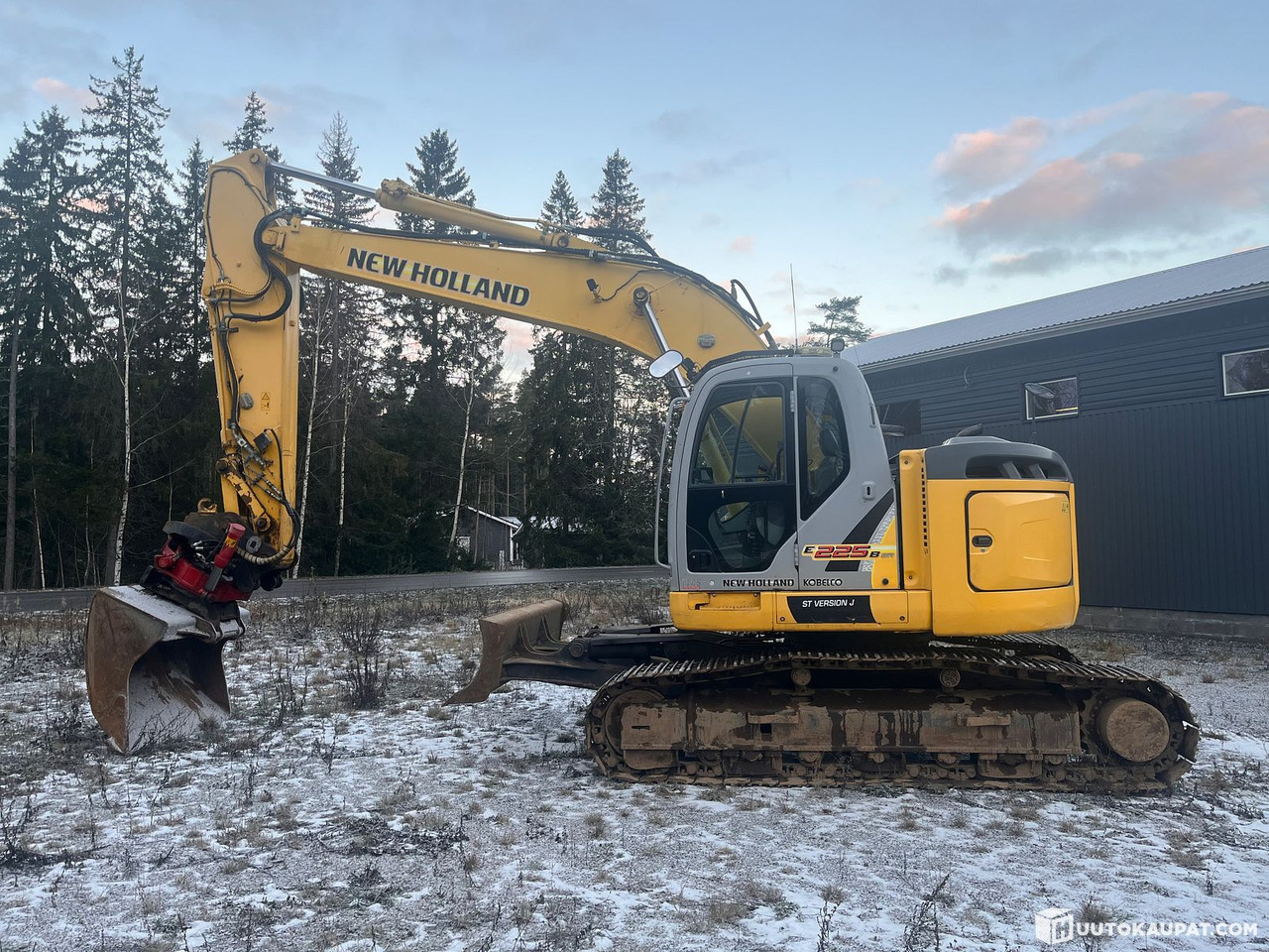New Holland E225 BSR, kaivinkone pyörittäjällä, todella siistikuntoinen, 2009, Paimio - Excavadora de cadenas: foto 1 New Holland E225 BSR, kaivinkone pyörittäjällä, todella siistikuntoinen, 2009, Paimio - Excavadora de cadenas: foto 1