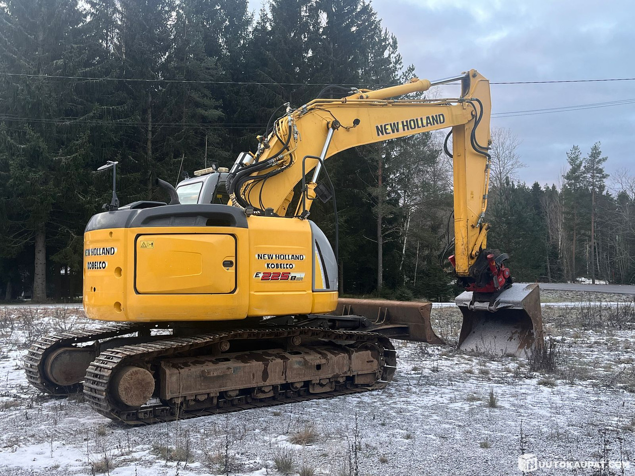 New Holland E225 BSR, kaivinkone pyörittäjällä, todella siistikuntoinen, 2009, Paimio - Excavadora de cadenas: foto 5 New Holland E225 BSR, kaivinkone pyörittäjällä, todella siistikuntoinen, 2009, Paimio - Excavadora de cadenas: foto 5