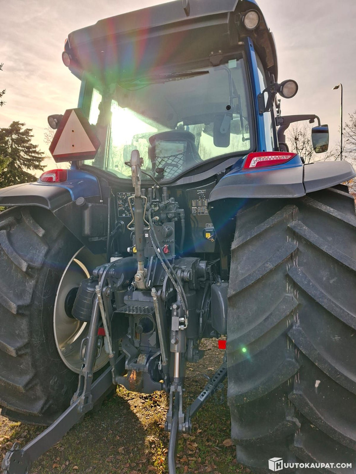 Valtra A134 with front loader, model year 2019, Kurikka - Tractor: foto 4 Valtra A134 with front loader, model year 2019, Kurikka - Tractor: foto 4