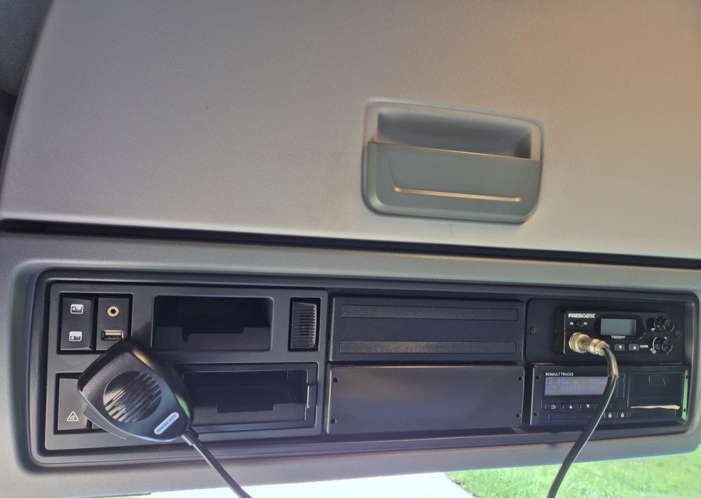 Cabeza tractora Renault HIGH GAMA T480 2019 SALON PL VIN: KD ! 13l STANDARD STANDARD / KLIMA POSTOJOWA / FULL OPCJA / T520 T440 / TOP STAN GAMA T: foto 17 Cabeza tractora Renault HIGH GAMA T480 2019 SALON PL VIN: KD ! 13l STANDARD STANDARD / KLIMA POSTOJOWA / FULL OPCJA / T520 T440 / TOP STAN GAMA T: foto 17