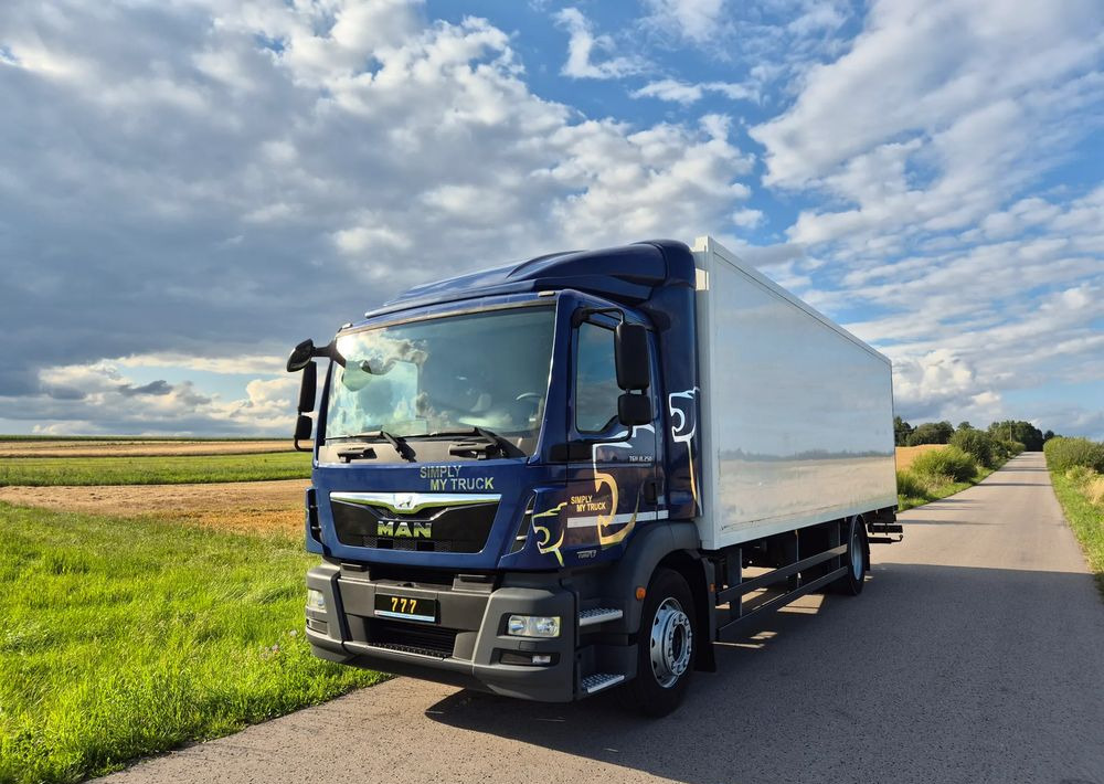 MAN TGM 18.250 Carrier 1950 D/E z Holandii / TOP STAN / 7.5m / 18 palet / winda + drzwi boczne / OKAZJA - Camión frigorífico: foto 2 MAN TGM 18.250 Carrier 1950 D/E z Holandii / TOP STAN / 7.5m / 18 palet / winda + drzwi boczne / OKAZJA - Camión frigorífico: foto 2