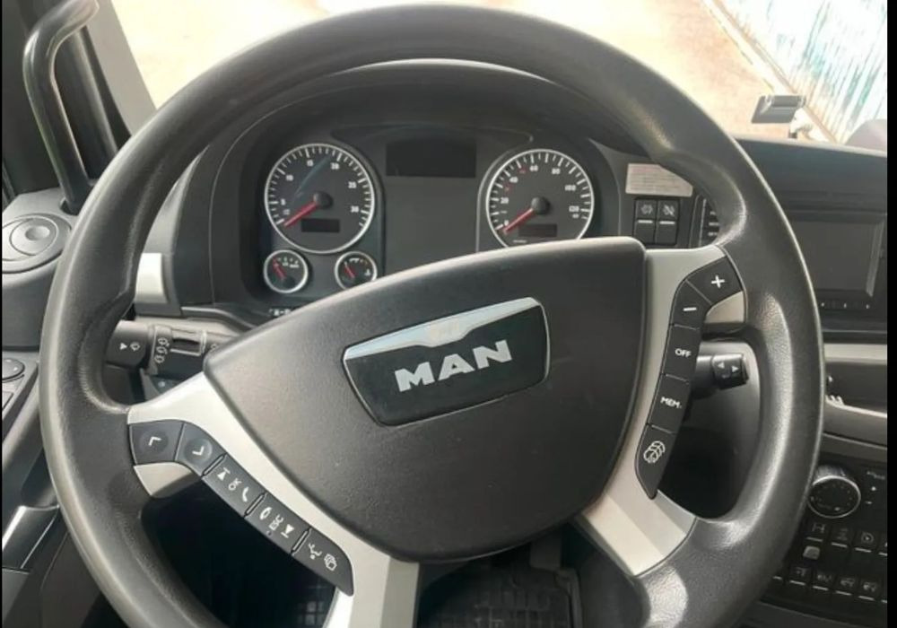 MAN Tgm 18.320 FULL SERWIS UNIKAT TOP ORYGINALNY PRZEBIEG z Niemiec AUTOMAT WINDA ACC Pirelli klima postojowa 18.250 18.290 15.250 15.290 15.320 - Camión lona: foto 5 MAN Tgm 18.320 FULL SERWIS UNIKAT TOP ORYGINALNY PRZEBIEG z Niemiec AUTOMAT WINDA ACC Pirelli klima postojowa 18.250 18.290 15.250 15.290 15.320 - Camión lona: foto 5