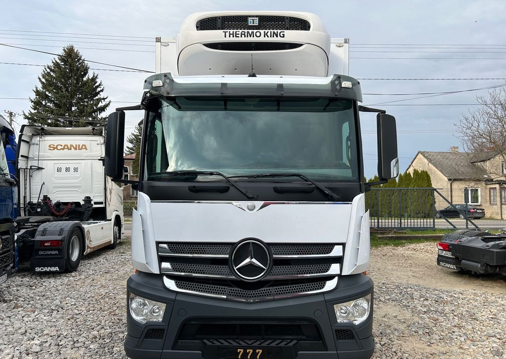 Mercedes-Benz Antos 1824 THERMO King DRZWI + winda + 2x drzwi boczne / 8.3m / z Holandii / KLIMA LEKKI / Axor man Tgm T1000-R - Camión frigorífico: foto 4 Mercedes-Benz Antos 1824 THERMO King DRZWI + winda + 2x drzwi boczne / 8.3m / z Holandii / KLIMA LEKKI / Axor man Tgm T1000-R - Camión frigorífico: foto 4