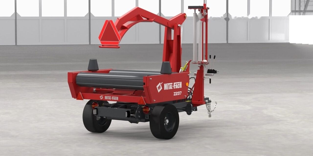 Metal-Fach Z237 załadunek tylny - Encintadora de pacas: foto 3 Metal-Fach Z237 załadunek tylny - Encintadora de pacas: foto 3