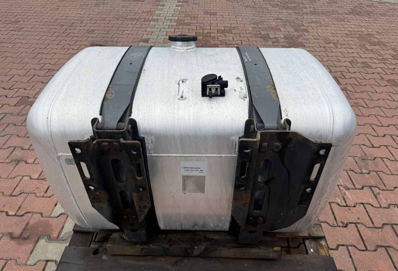 Mercedes-Benz ACTROS MP 430L Mercedes-Benz ACTROS MP 4 truck - Depósito de combustible para Camión: foto 3 Mercedes-Benz ACTROS MP 430L Mercedes-Benz ACTROS MP 4 truck - Depósito de combustible para Camión: foto 3