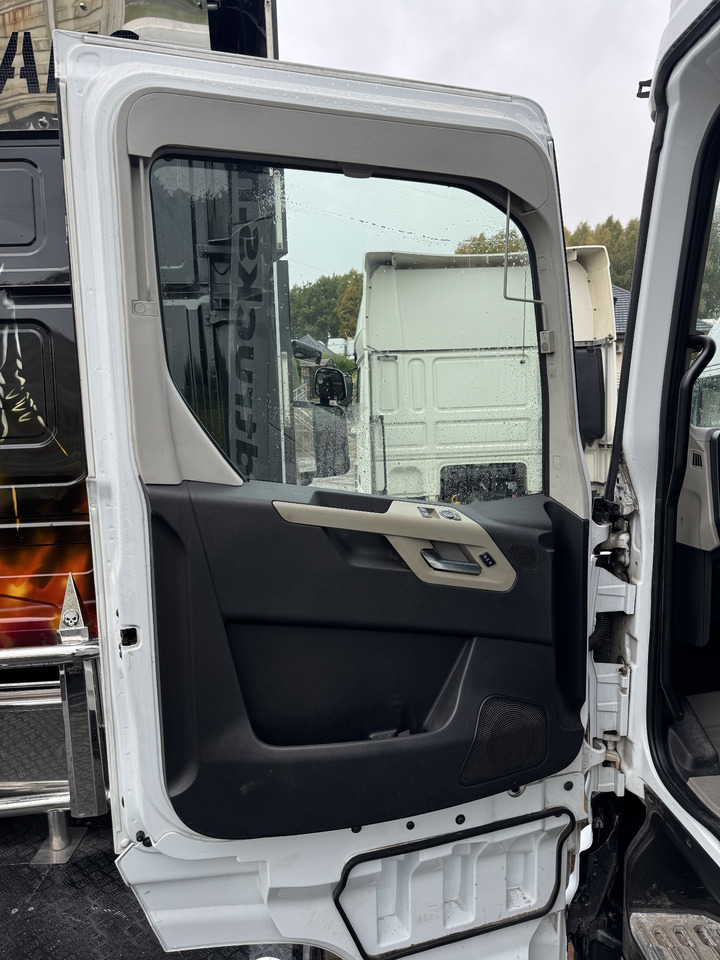 Ford F-Max 500 - Puerta y piezas: foto 2 Ford F-Max 500 - Puerta y piezas: foto 2