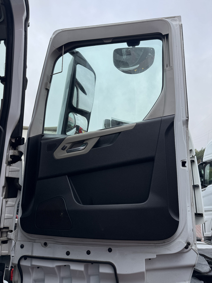 Ford F-Max 500 - Puerta y piezas: foto 2 Ford F-Max 500 - Puerta y piezas: foto 2