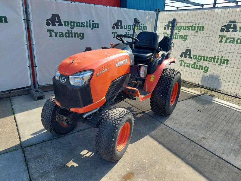 Kubota B 2650 HST - Tractor: foto 1 Kubota B 2650 HST - Tractor: foto 1