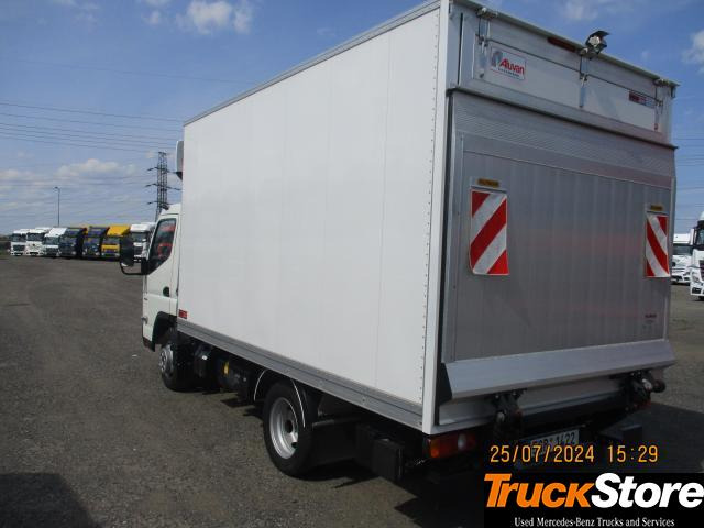 FUSO Canter 3C15 - Camión caja cerrada: foto 4 FUSO Canter 3C15 - Camión caja cerrada: foto 4