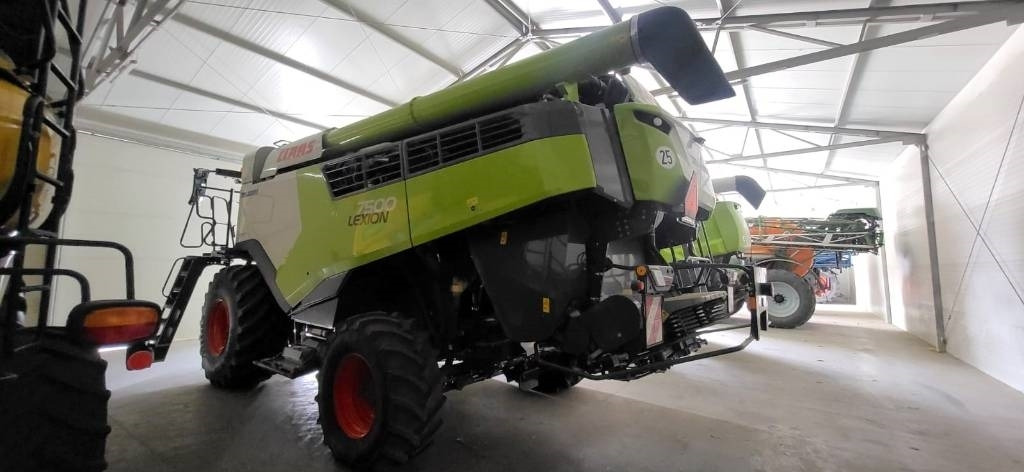 Claas Lexion 7500 + V930 - Cosechadora de granos: foto 3 Claas Lexion 7500 + V930 - Cosechadora de granos: foto 3