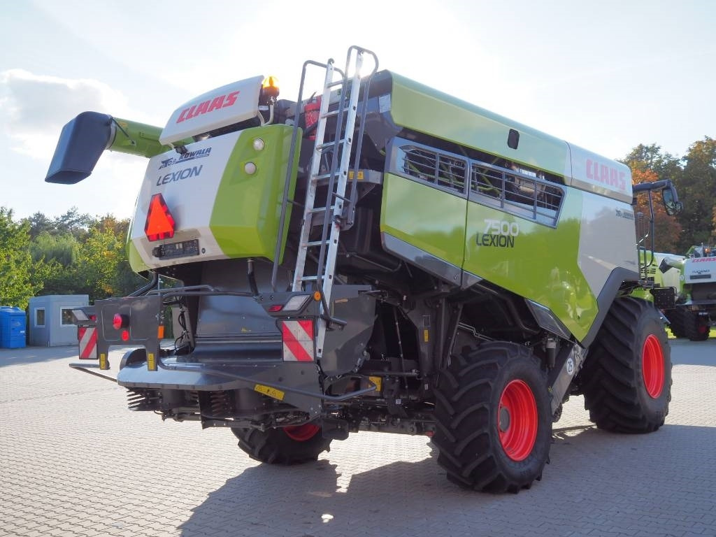 Claas Lexion 7500 + V930 - Cosechadora de granos: foto 3 Claas Lexion 7500 + V930 - Cosechadora de granos: foto 3
