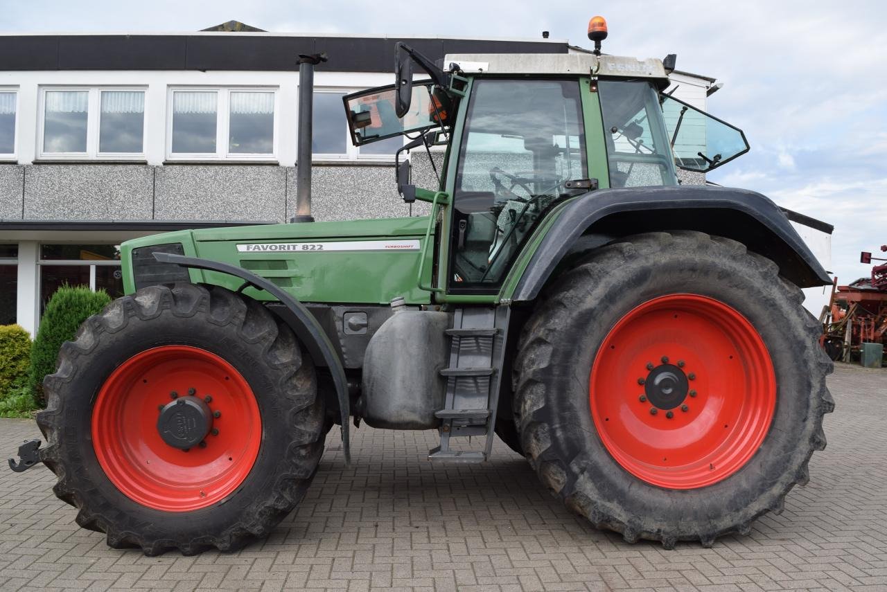 Fendt Favorit 822 - Tractor: foto 1 Fendt Favorit 822 - Tractor: foto 1