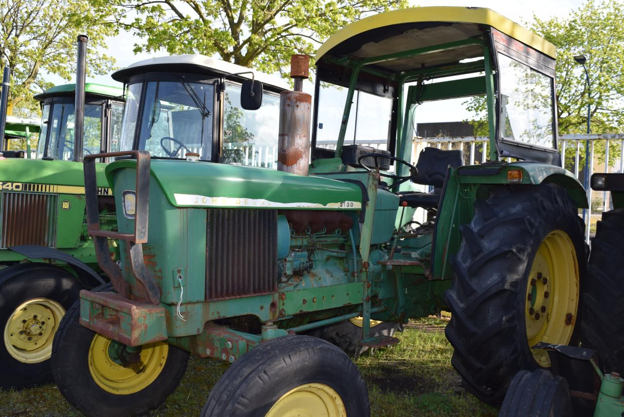 John Deere 2130 - Tractor: foto 2 John Deere 2130 - Tractor: foto 2
