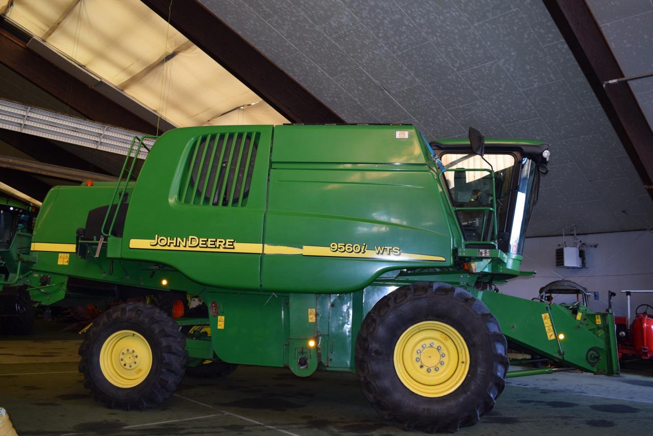 John Deere 9560 i WTS - Cosechadora de granos: foto 1 John Deere 9560 i WTS - Cosechadora de granos: foto 1