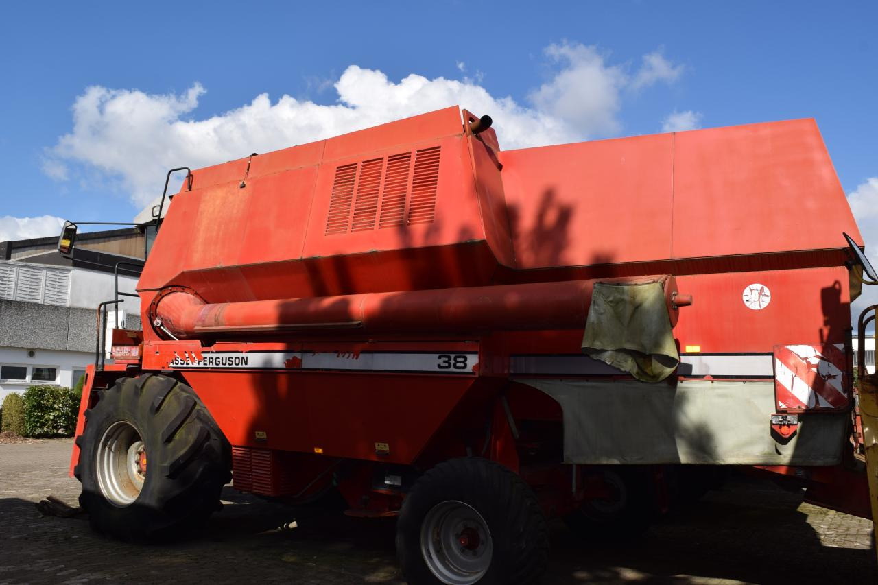 Massey Ferguson MF 38 - Cosechadora de granos: foto 4 Massey Ferguson MF 38 - Cosechadora de granos: foto 4