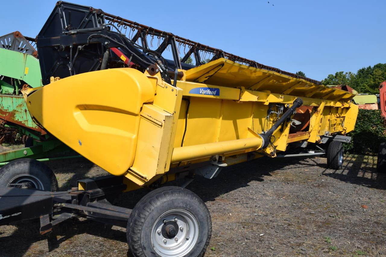 Cosechadora de granos New Holland CR 9090 Elevation: foto 11