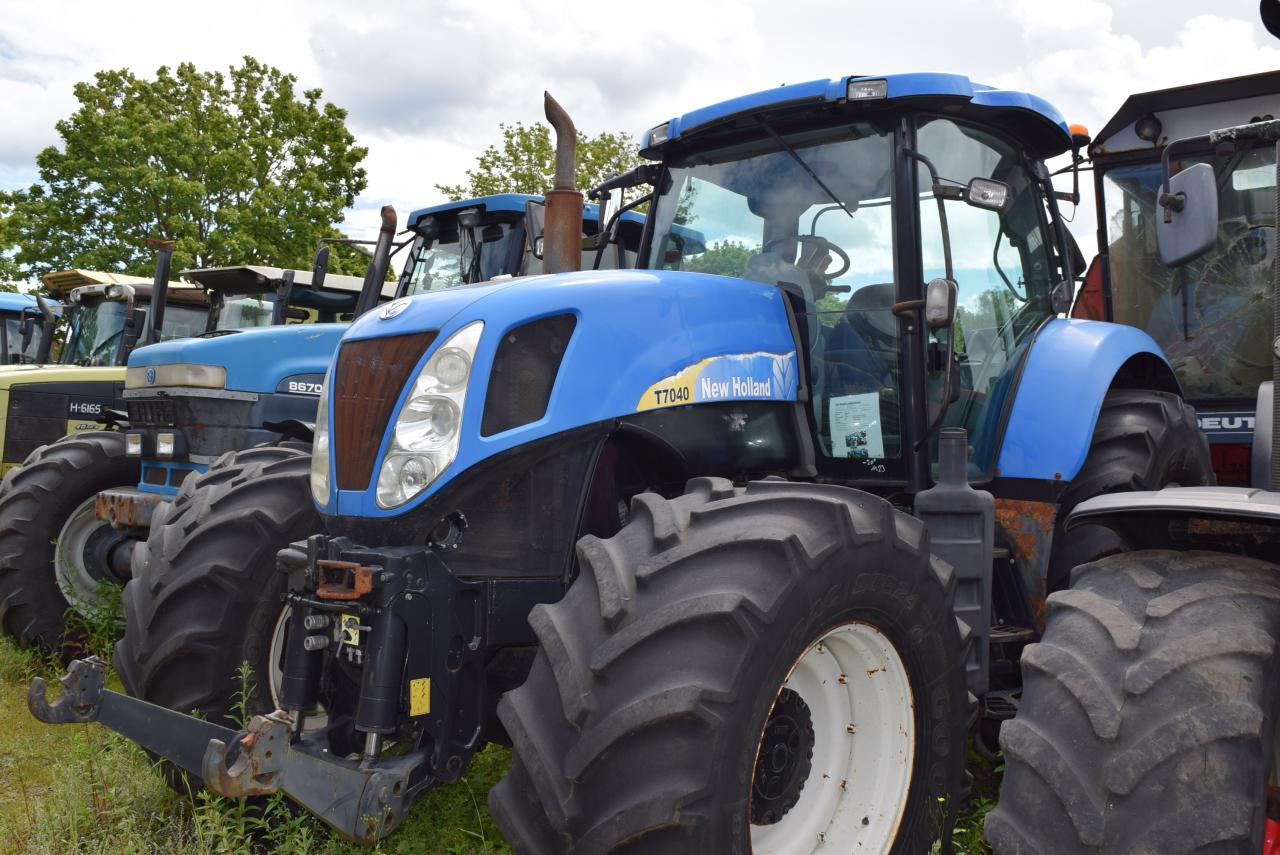 New Holland T 7040 - Tractor: foto 1 New Holland T 7040 - Tractor: foto 1
