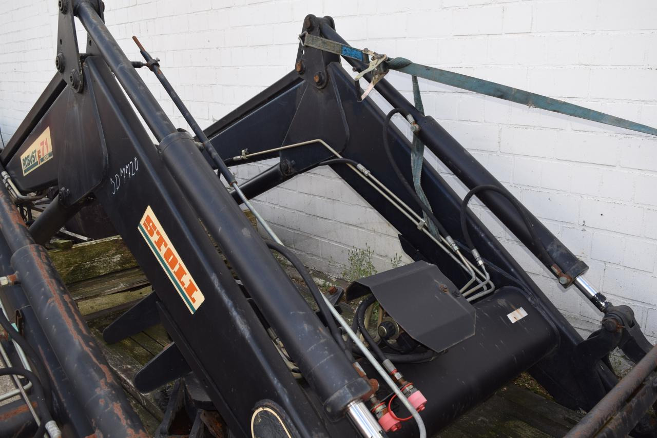 Stoll Robust F71 HDPM - Cargador frontal para tractor: foto 1 Stoll Robust F71 HDPM - Cargador frontal para tractor: foto 1