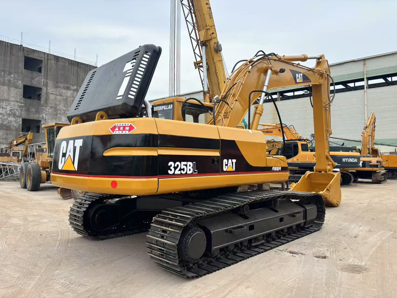 CATERPILLAR 325B - Excavadora de cadenas: foto 1 CATERPILLAR 325B - Excavadora de cadenas: foto 1