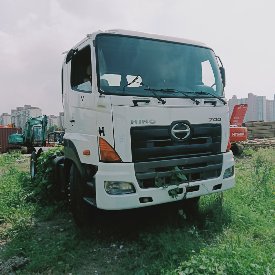HINO 700 - Cabeza tractora: foto 3 HINO 700 - Cabeza tractora: foto 3