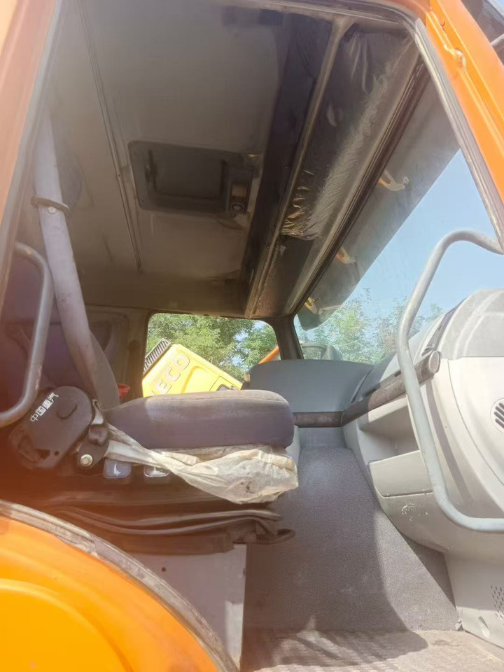 SINOTRUK HOWO - Cabeza tractora: foto 4 SINOTRUK HOWO - Cabeza tractora: foto 4