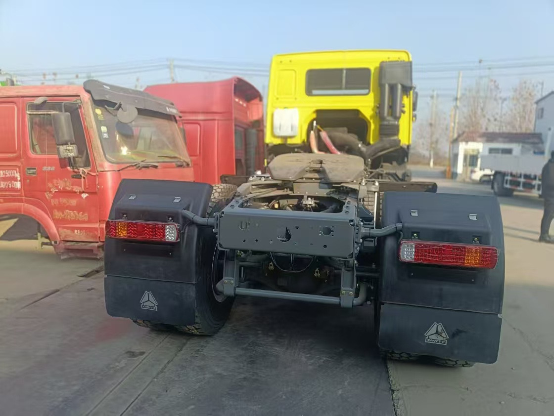 SINOTRUK HOWO - Cabeza tractora: foto 3 SINOTRUK HOWO - Cabeza tractora: foto 3