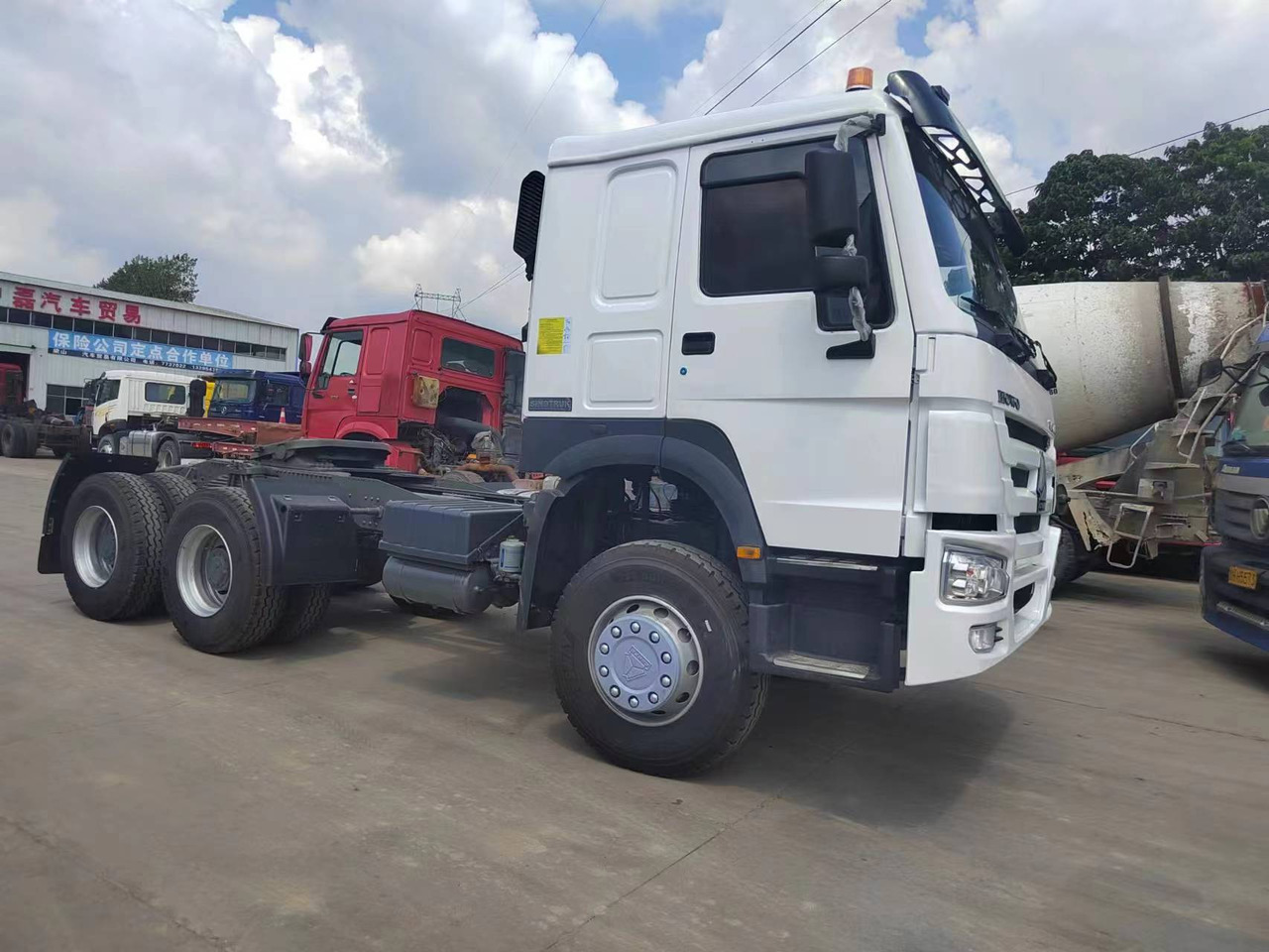 SINOTRUK HOWO trailer head - Cabeza tractora: foto 3 SINOTRUK HOWO trailer head - Cabeza tractora: foto 3