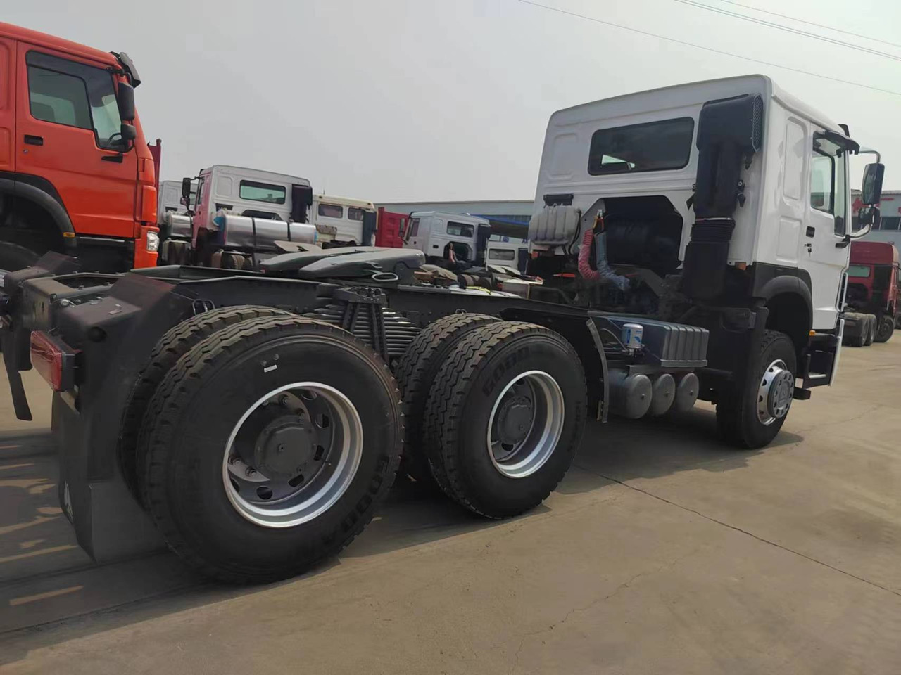 SINOTRUK HOWO trailer head - Cabeza tractora: foto 4 SINOTRUK HOWO trailer head - Cabeza tractora: foto 4