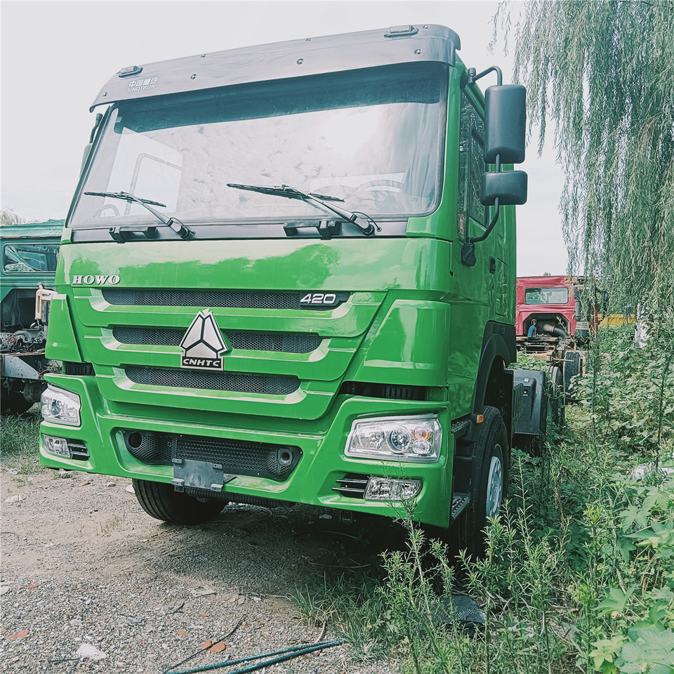 SINOTRUK HOWO tralier head - Cabeza tractora: foto 1 SINOTRUK HOWO tralier head - Cabeza tractora: foto 1