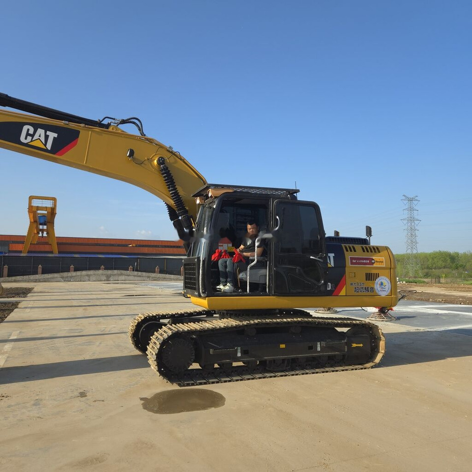 Caterpillar 320D2 - Excavadora de cadenas: foto 1 Caterpillar 320D2 - Excavadora de cadenas: foto 1