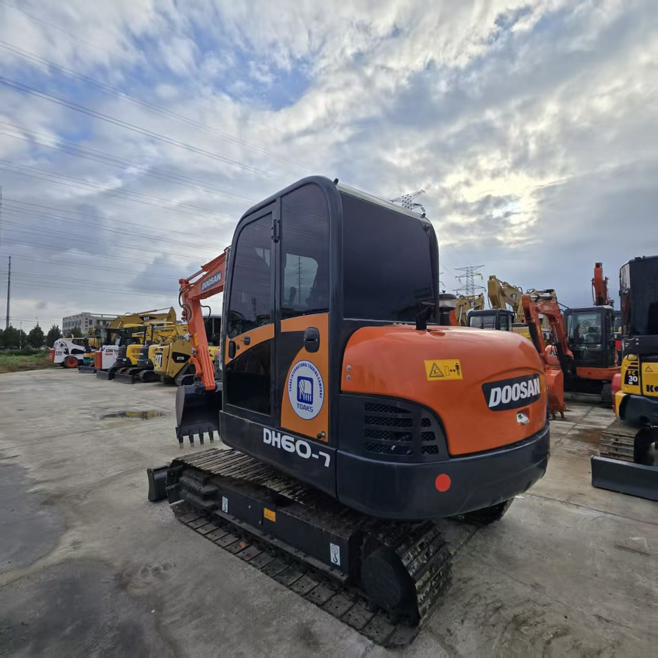 DOOSAN DH60-7 - Miniexcavadora: foto 4 DOOSAN DH60-7 - Miniexcavadora: foto 4