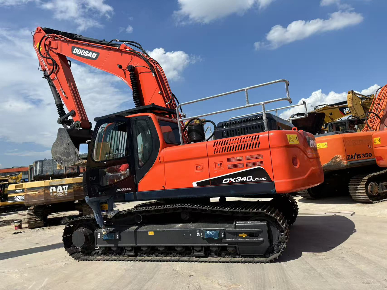 DOOSAN DX340LC-9C - Excavadora de cadenas: foto 1 DOOSAN DX340LC-9C - Excavadora de cadenas: foto 1
