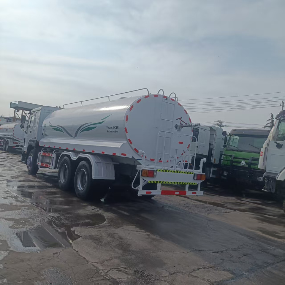 HOWO 20m³ sprinkler truck - Camión cisterna: foto 4 HOWO 20m³ sprinkler truck - Camión cisterna: foto 4