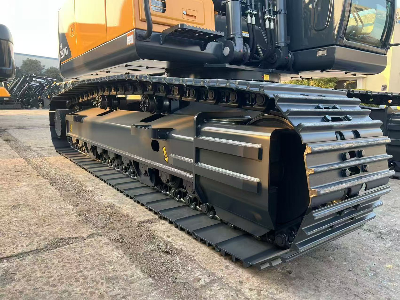 Excavadora de cadenas nuevo HYUNDAI HX220HD: foto 9