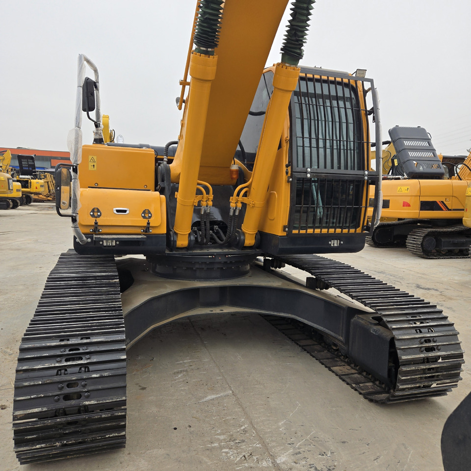 Excavadora de cadenas Hyundai R305LC-9T: foto 8 Excavadora de cadenas Hyundai R305LC-9T: foto 8