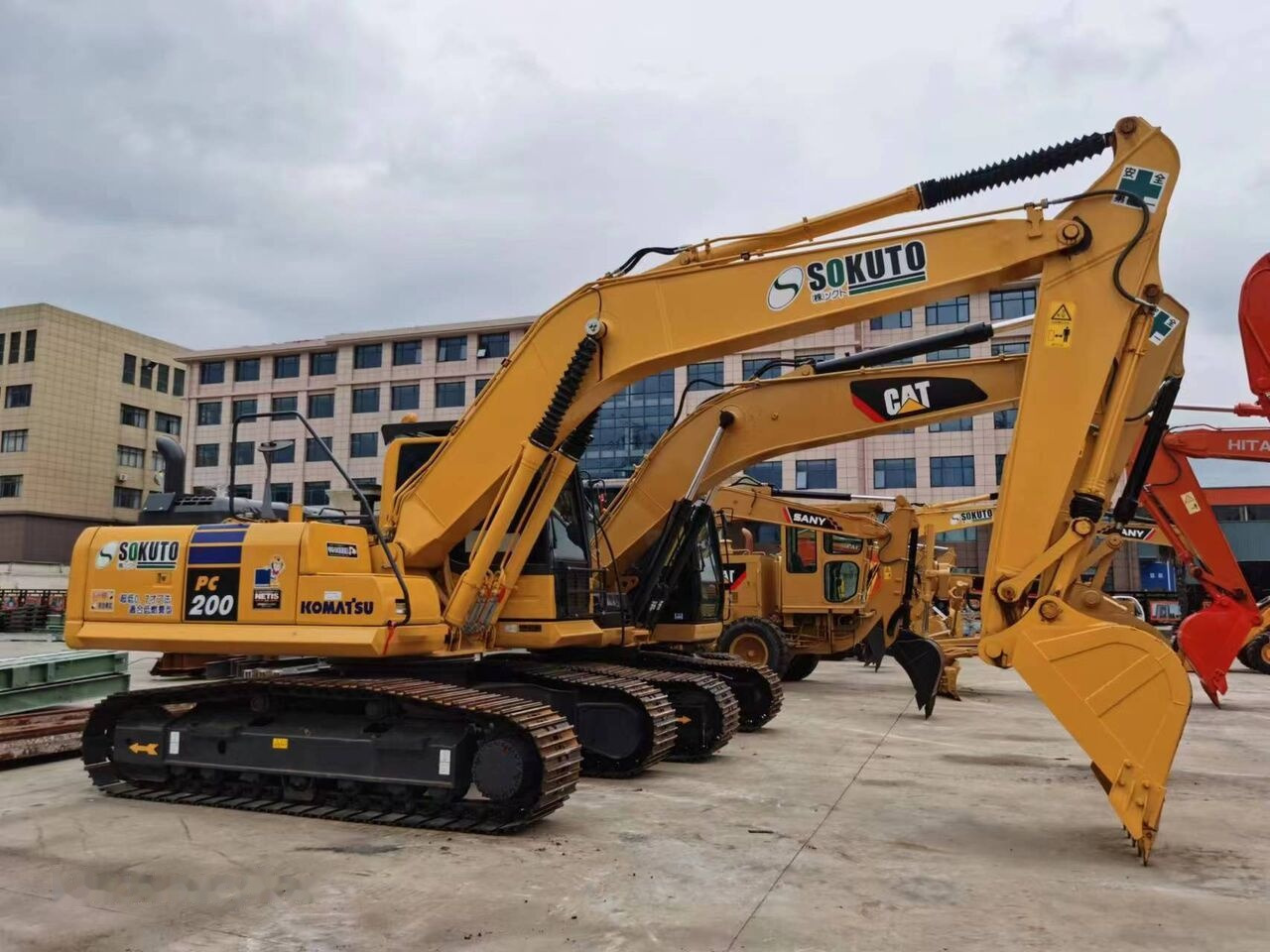 Komatsu PC200-8 - Excavadora de cadenas: foto 2 Komatsu PC200-8 - Excavadora de cadenas: foto 2