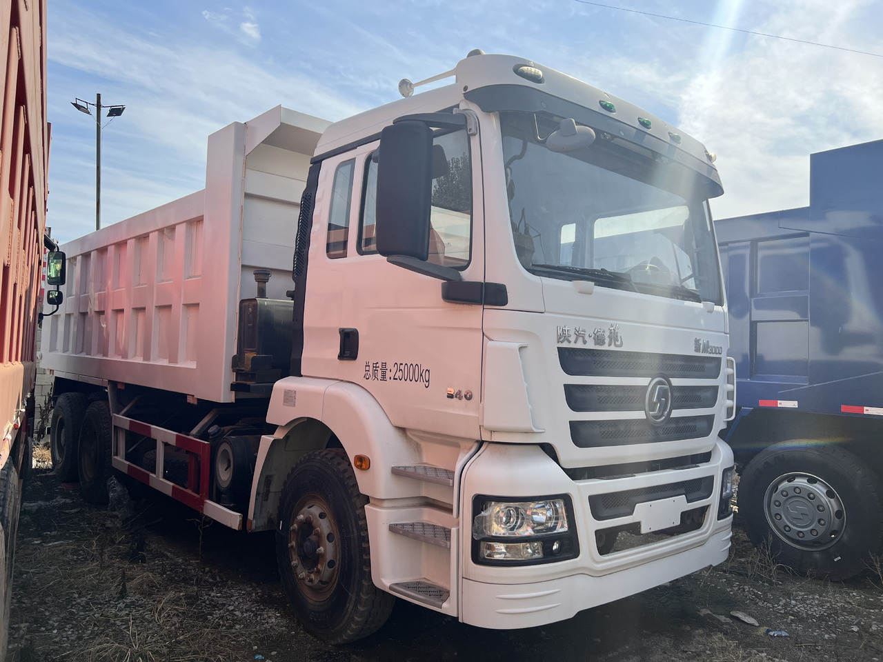 SHACMAN M3000 - Camión volquete: foto 2 SHACMAN M3000 - Camión volquete: foto 2