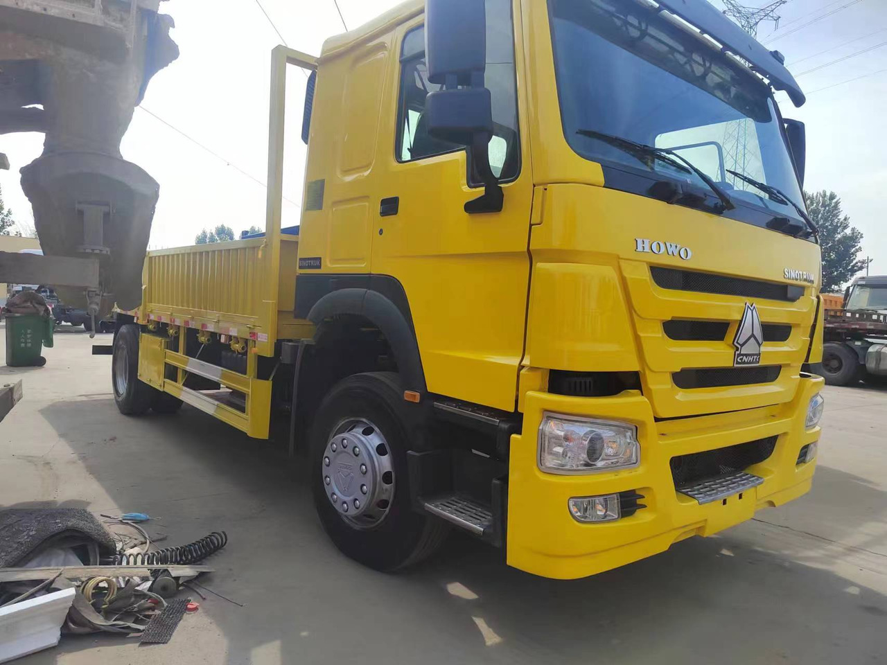SINOTRUK HOWO 4x2 cargo truck - Camión volquete: foto 2 SINOTRUK HOWO 4x2 cargo truck - Camión volquete: foto 2