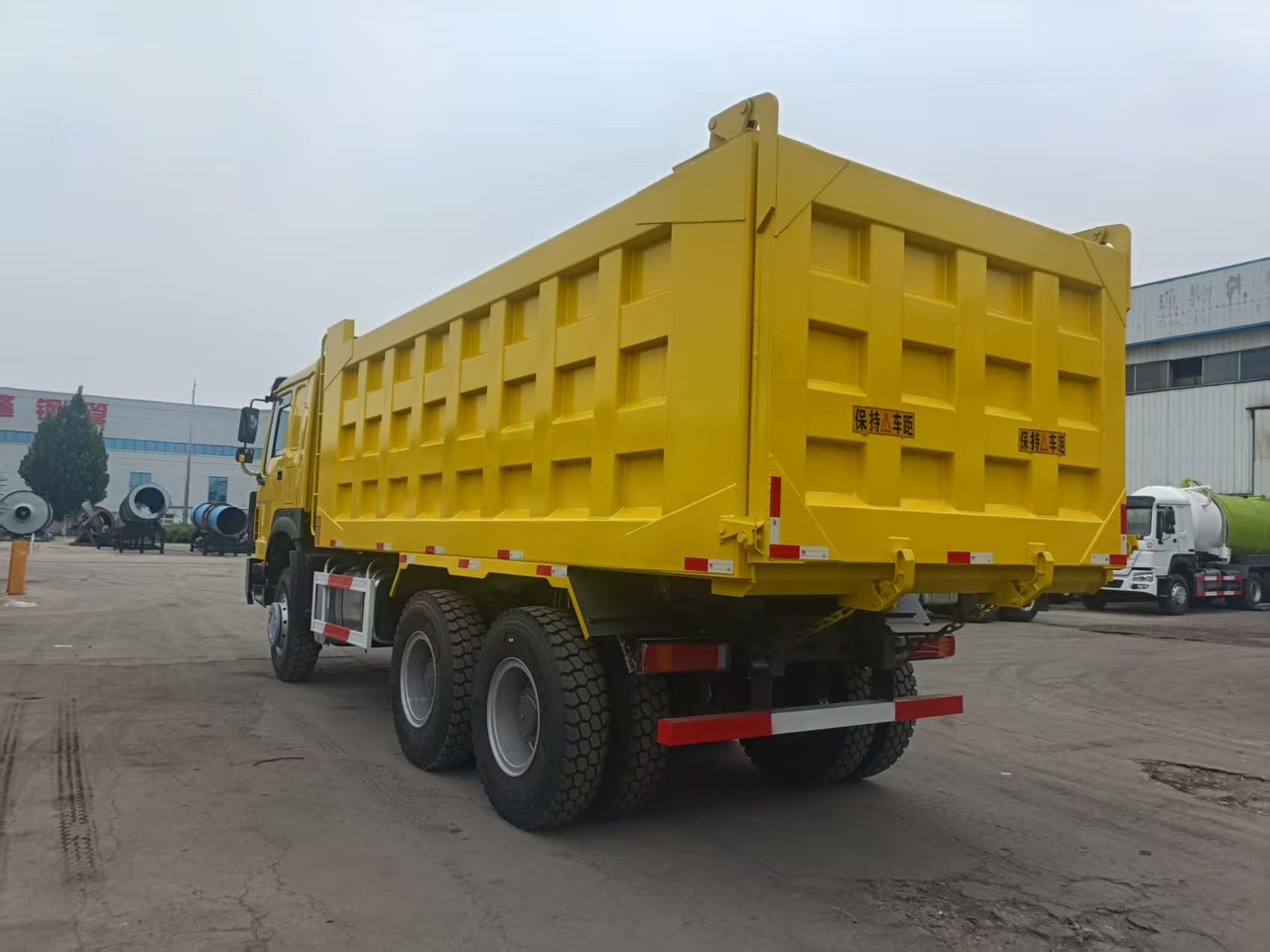 Camión volquete SINOTRUK HOWO 6x4: foto 6 Camión volquete SINOTRUK HOWO 6x4: foto 6
