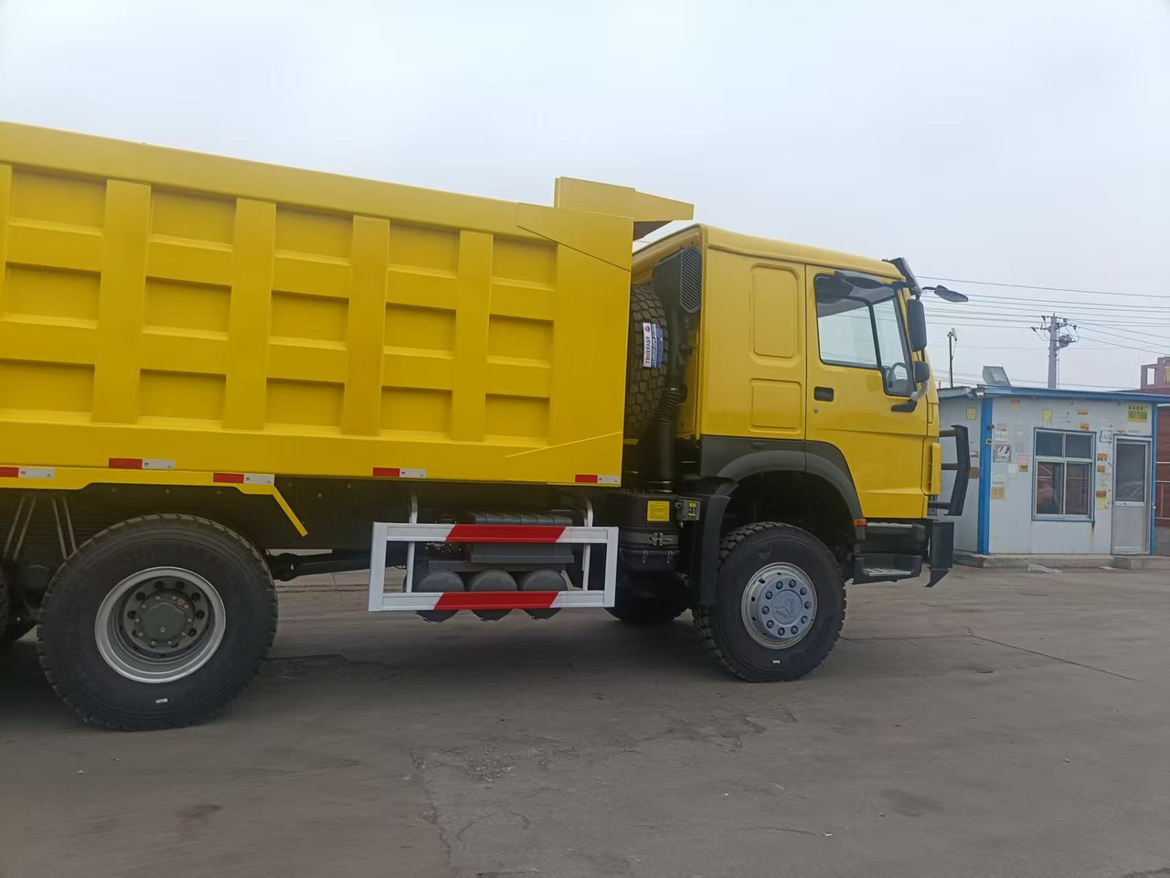Camión volquete SINOTRUK HOWO 6x4: foto 9 Camión volquete SINOTRUK HOWO 6x4: foto 9