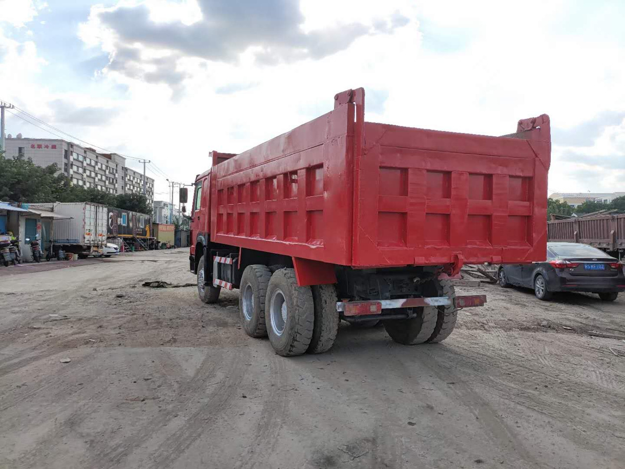SINOTRUK HOWO 6x4 - Camión volquete: foto 5 SINOTRUK HOWO 6x4 - Camión volquete: foto 5