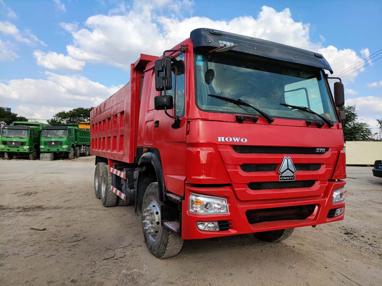 SINOTRUK HOWO 6x4 - Camión volquete: foto 3 SINOTRUK HOWO 6x4 - Camión volquete: foto 3
