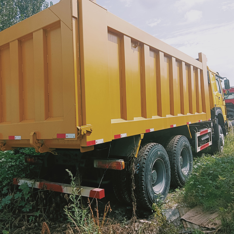 SINOTRUK HOWO - Camión volquete: foto 2 SINOTRUK HOWO - Camión volquete: foto 2
