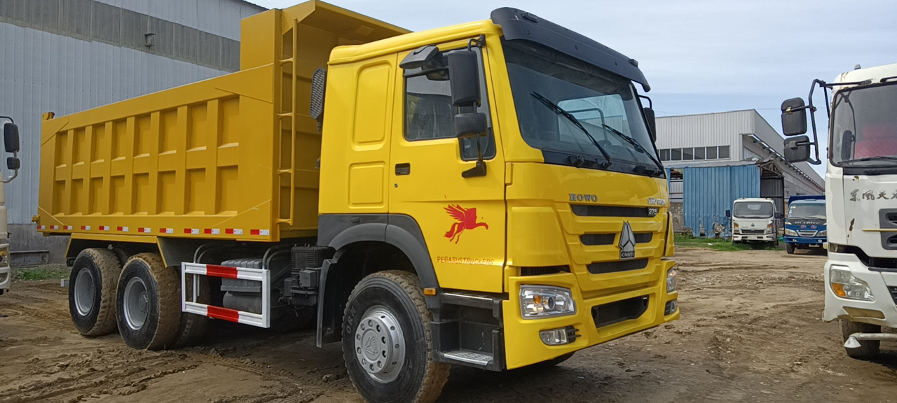 SINOTRUK HOWO - Camión volquete: foto 3 SINOTRUK HOWO - Camión volquete: foto 3