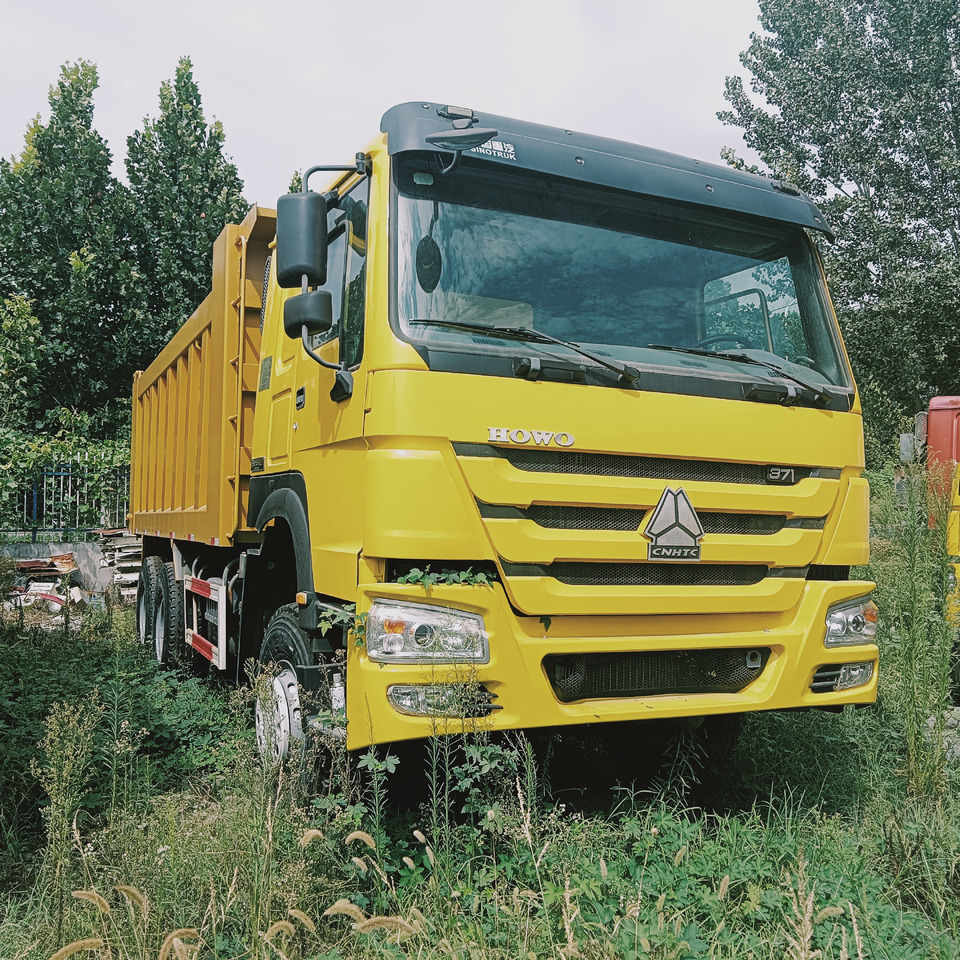 SINOTRUK HOWO - Camión volquete: foto 1 SINOTRUK HOWO - Camión volquete: foto 1