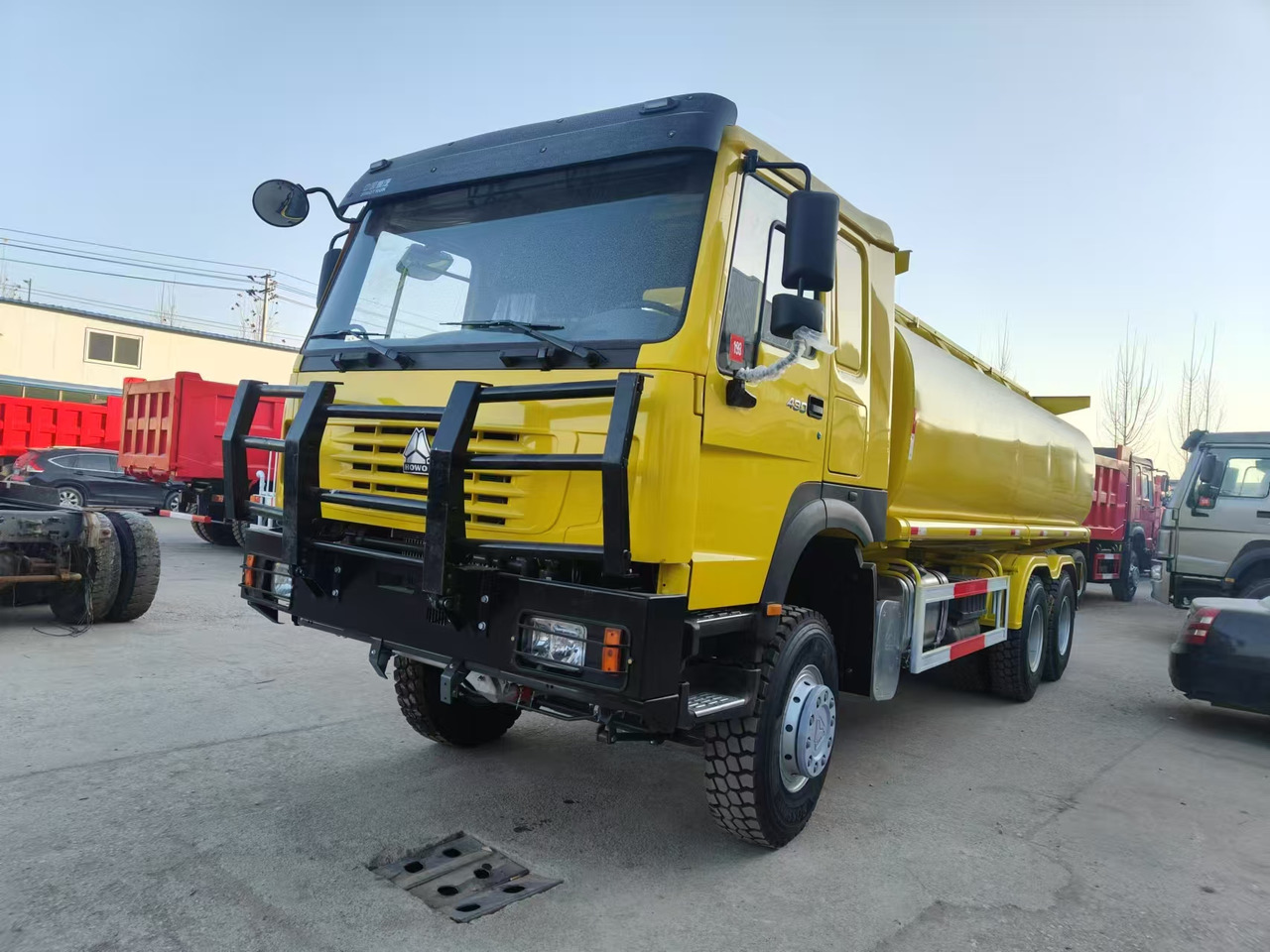 SINOTRUK HOWO - Camión cisterna: foto 2 SINOTRUK HOWO - Camión cisterna: foto 2